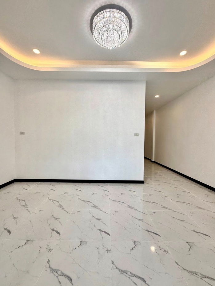 รูป 🏡✨บ้านรีโนเวทใหม่ ทาวเฮ้าส์ชั้นเดียว  โซนสามกอง หลัง รพ.กรุงเทพ หน้าบ้านไม่ชนใคร ทำเลดีใจกลางภูเก็ต เดินทางสะดวก  🏡✨  - รูปที่ 10/21