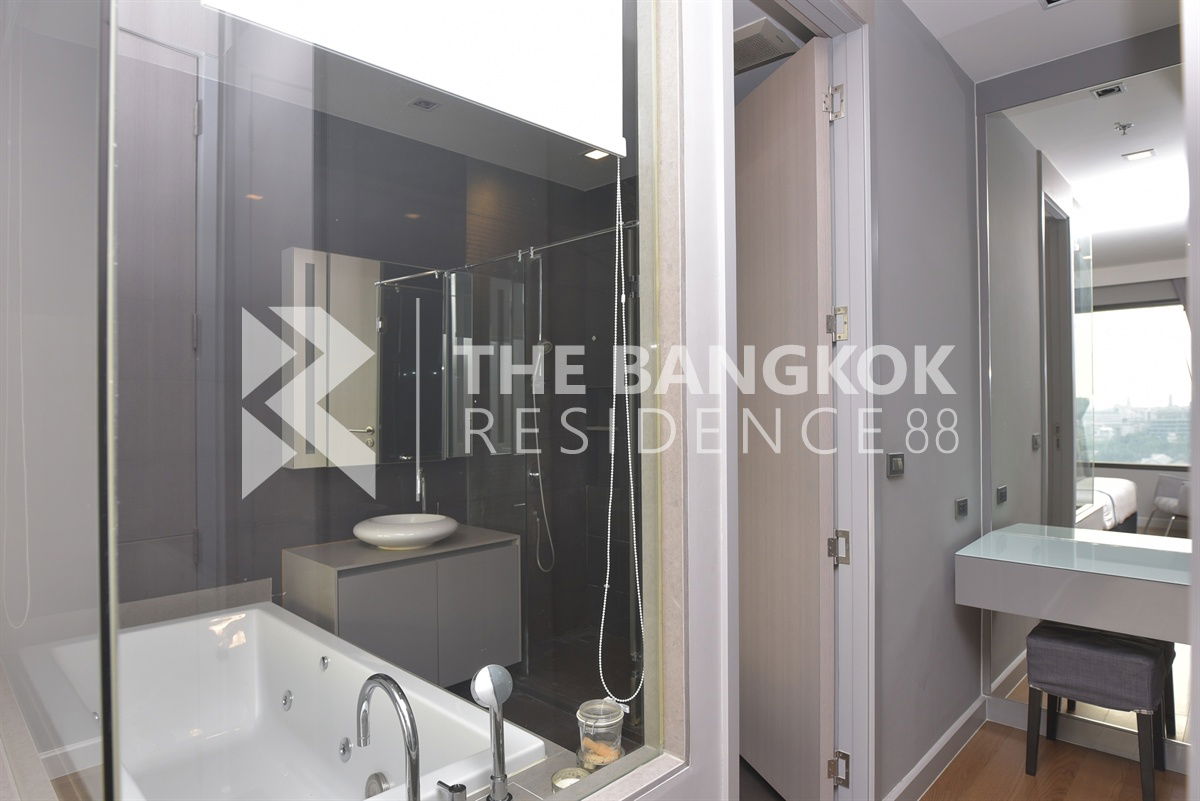 picture urgent!! Empty room 31 Aug 68 Beautiful M Phayathai Big room 1 Bedroom 49 sqm. Only 25k/Month - 4/4