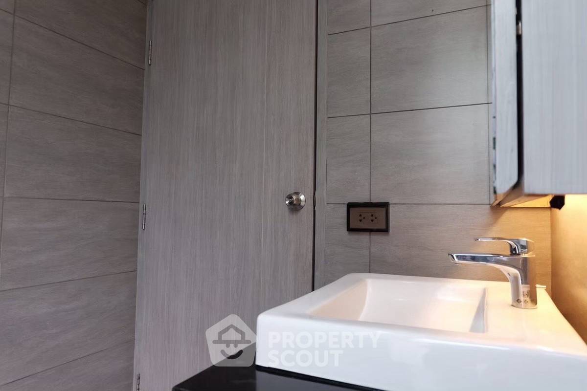 picture 2-BR Condo at Socio Inthamara near BTS Saphan Khwai (ID 2209855) - 12/13