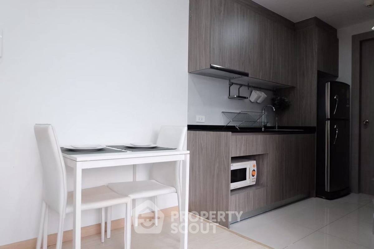 picture 2-BR Condo at Socio Inthamara near BTS Saphan Khwai (ID 2209855) - 4/13