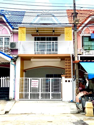 ทาวน์โฮม บางบัวทอง นนทบุรี : ขายบ้านรีโนเวทใหม่ 2 ชั้น หมู่บ้านมนวดี บางบัวทอง 1.59 ลบ ‼️