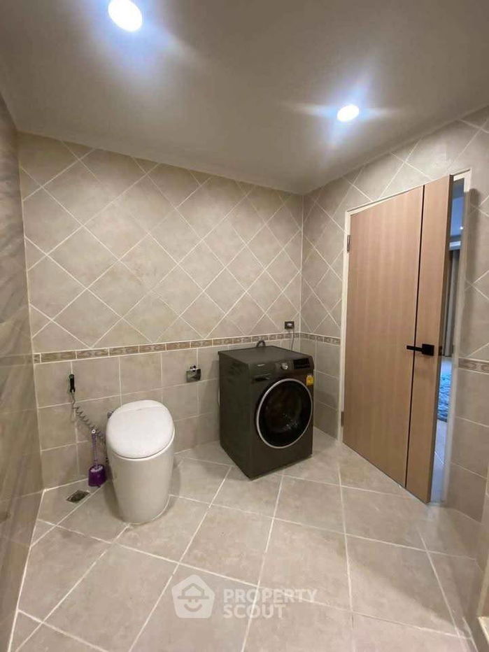 picture 2-BR Condo at View Talay Residence 5 Pratumnak close to Phratamnak (ID 2209863) - 8/18
