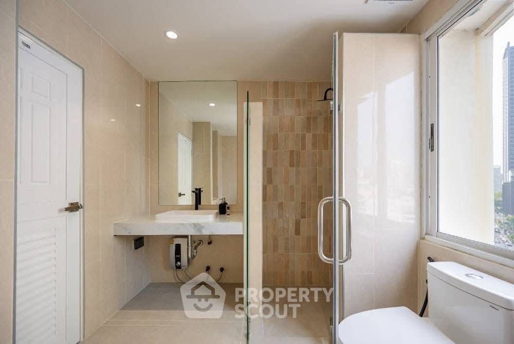 รูป คอนโด 3-ห้องนอน ที่ มูน ทาวเวอร์ คอนโดมิเนียม ใกล้ BTS ทองหล่อ (ID 2210267) - รูปที่ 2/5