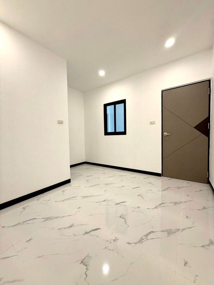 รูป 🏡✨บ้านรีโนเวทใหม่ ทาวเฮ้าส์ชั้นเดียว  โซนสามกอง หลัง รพ.กรุงเทพ หน้าบ้านไม่ชนใคร ทำเลดีใจกลางภูเก็ต เดินทางสะดวก  🏡✨  - รูปที่ 8/21