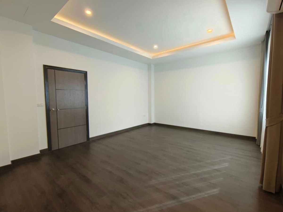 รูป เช่าบ้านเดี่ยวสร้างใหม่ 3 ชั้น สุขุมวิท 65 - รูปที่ 32/32