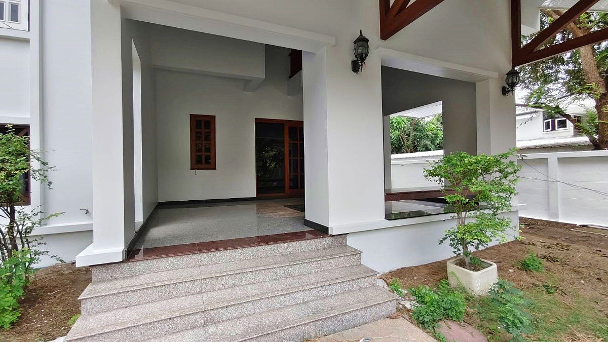 รูป ให้เช่า บ้านเดี่ยว หลังใหญ่ หลังริม  4 ห้องนอน ซอยปรีดีพนมยงค์ 11  สุขุมวิท 71  คลองตัน  พร้อมเฟอร์นิเจอร์ไม้สักทั้งหลัง - รูปที่ 8/32
