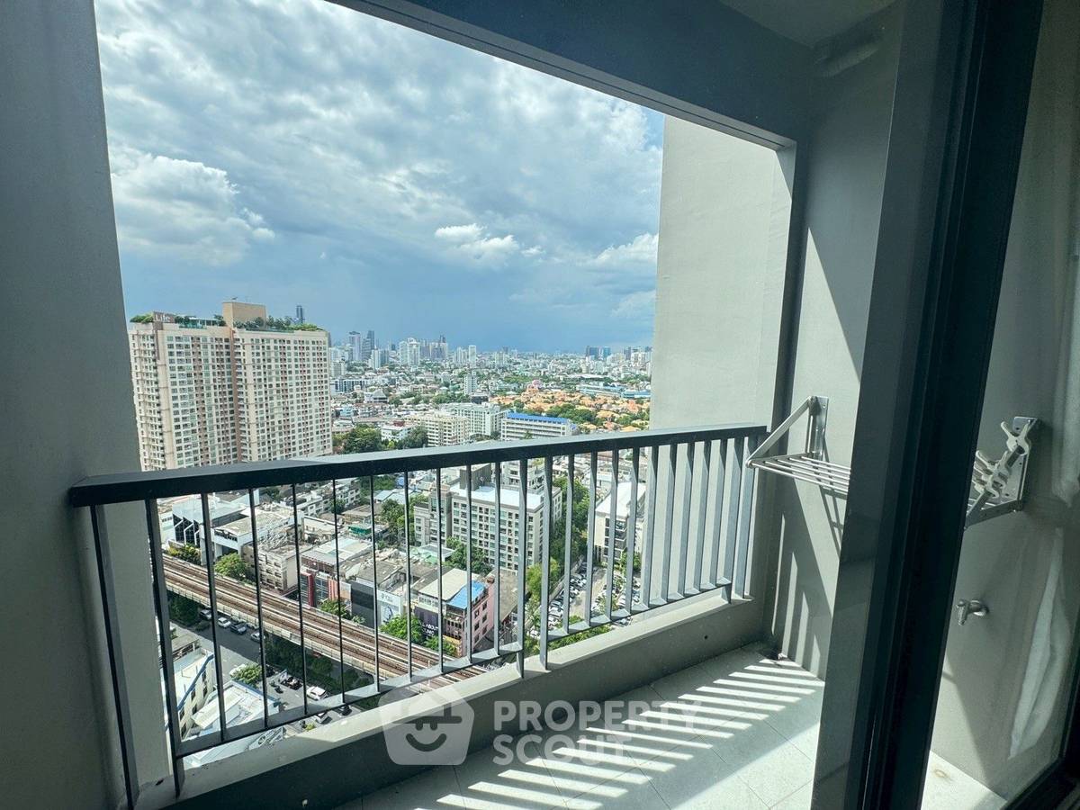 picture 2-BR Condo at Rhythm Sukhumvit 44/1 near BTS Phra Khanong (ID 2210422) - 10/12