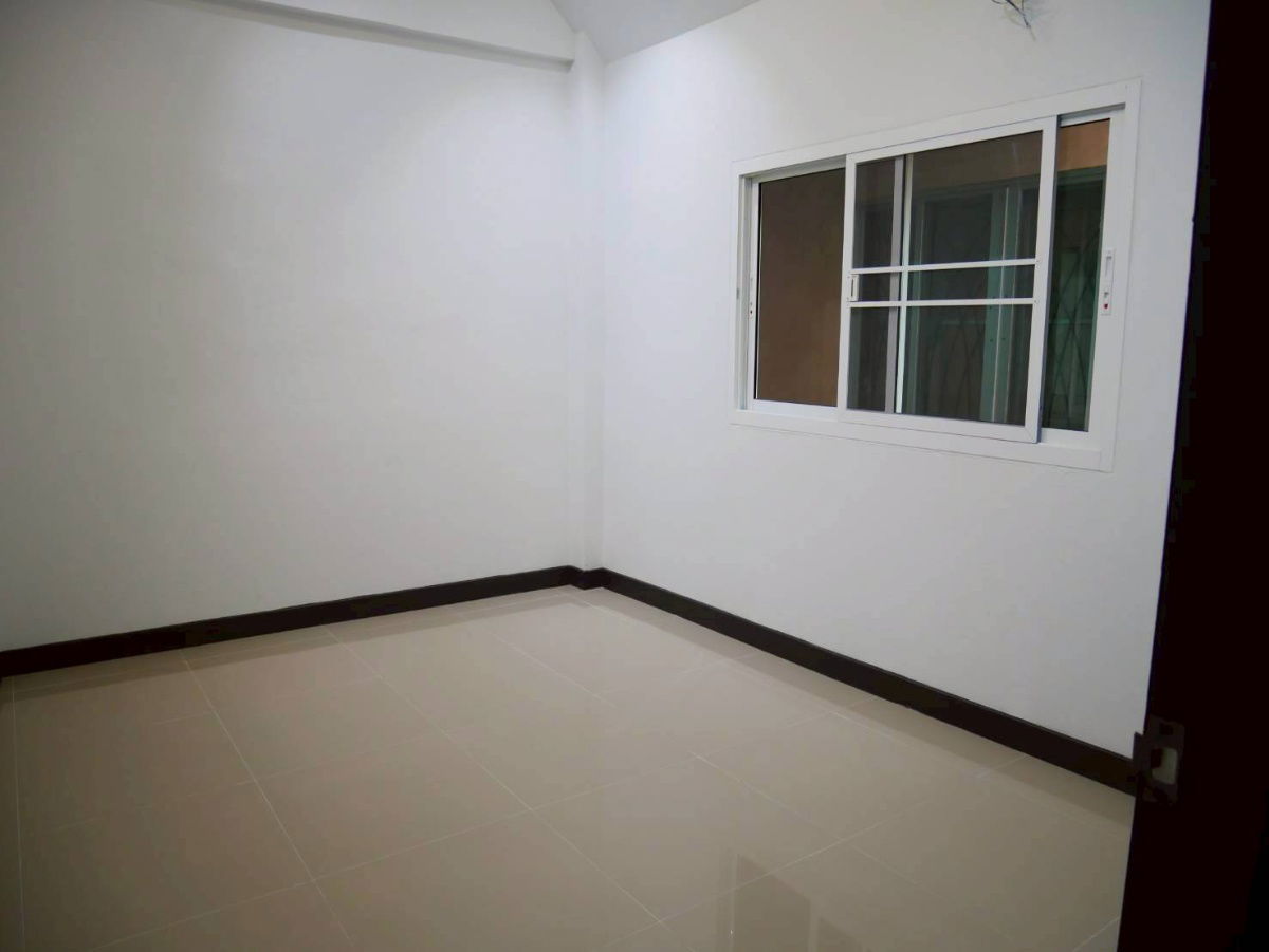 รูป S2924 ขายบ้านเดี่ยว1ชั้น รีโนเวทใหม่ หมู่บ้านอมรทรัพย์ อยู่วิทยา 18   - รูปที่ 6/11