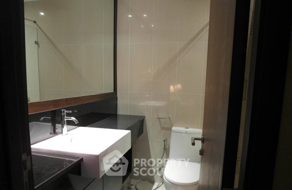 รูป คอนโด 2-ห้องนอน ที่ สาธร การ์เด้นส์ ใกล้ MRT สีลม (ID 565978) - รูปที่ 3/6
