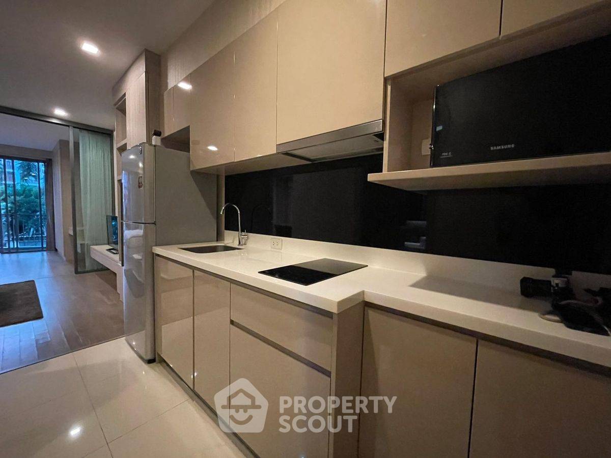picture 1-BR Condo at Trapezo Sukhumvit 16 near MRT Queen Sirikit National Convention Centre (ID 2210786) - 3/7