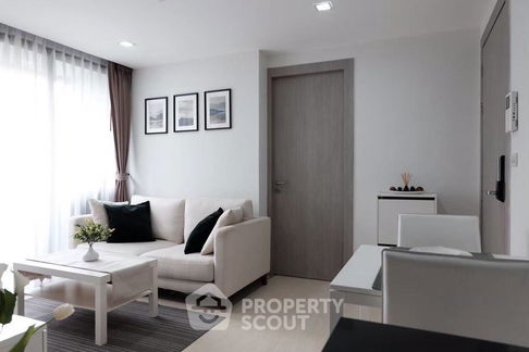 2-BR Condo at Socio Inthamara near BTS Saphan Khwai (ID 2209855)