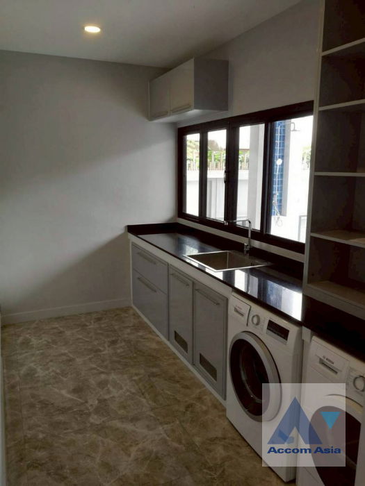 picture 🔼🔽 AccomA 📩  Modern Pool Villa with Lawn and Covered Deck (AA24156) - 6/18
