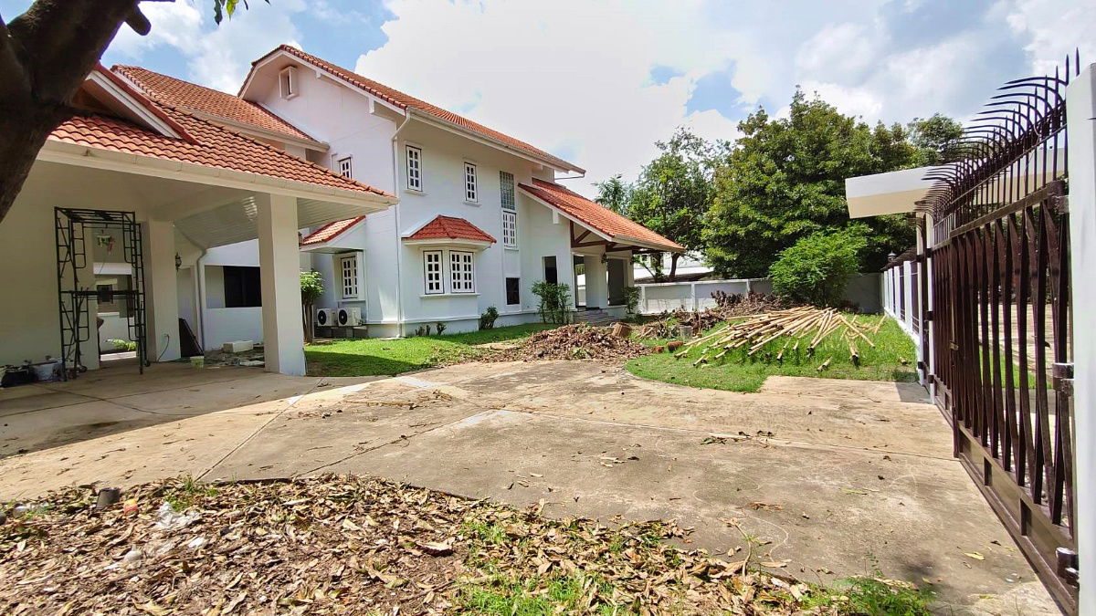 รูป ให้เช่า บ้านเดี่ยว หลังใหญ่ หลังริม  4 ห้องนอน ซอยปรีดีพนมยงค์ 11  สุขุมวิท 71  คลองตัน  พร้อมเฟอร์นิเจอร์ไม้สักทั้งหลัง - รูปที่ 6/32