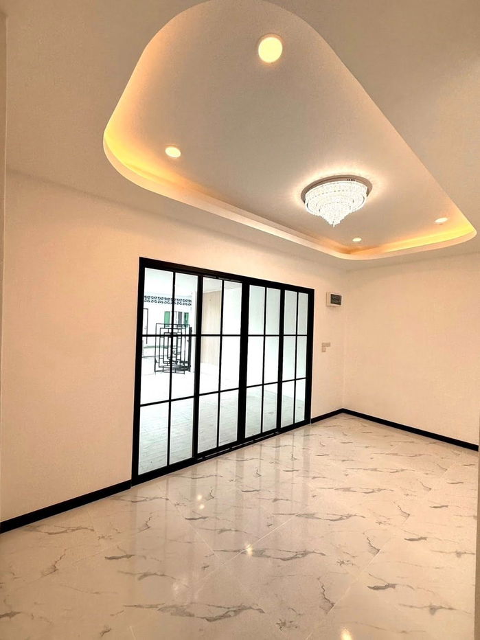 รูป 🏡✨บ้านรีโนเวทใหม่ ทาวเฮ้าส์ชั้นเดียว  โซนสามกอง หลัง รพ.กรุงเทพ หน้าบ้านไม่ชนใคร ทำเลดีใจกลางภูเก็ต เดินทางสะดวก  🏡✨  - รูปที่ 2/21