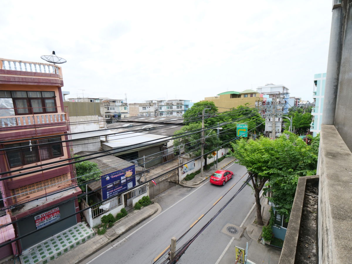 รูป ขายอาคารพานิชย์ 3.5 ชั้น 19 ตรว. ซอยกำนันแม้น ราคาดีที่สุดในย่านนี้ ขายเพียง 2.2 ล้าน หน้ากว้าง 4 เมตร พื้นที่ใช้สอยประมาณ 220 ตรม.  - รูปที่ 39/80