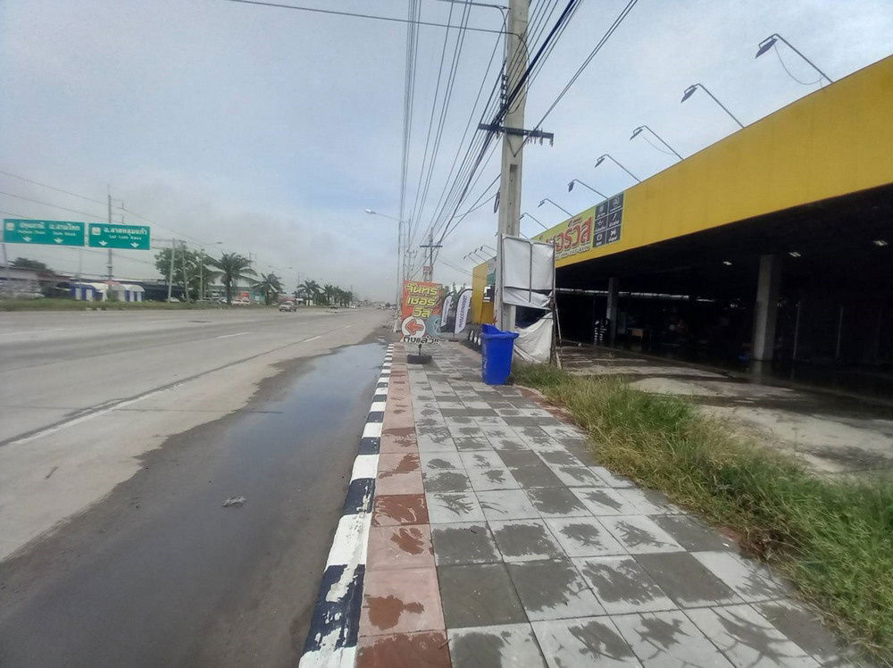 รูป Call : 061-549-2994 (หลุดจอง 2 ล็อคสุดท้าย) ให้เช่าที่ดินแบ่งเป็นล็อค 255 ตารางเมตร และป้ายโฆษณา ติดถนนใหญ่ 346 ใกล้แยกสันติสุข ใกล้แม็คโคร ปทุมธานี - รูปที่ 3/10