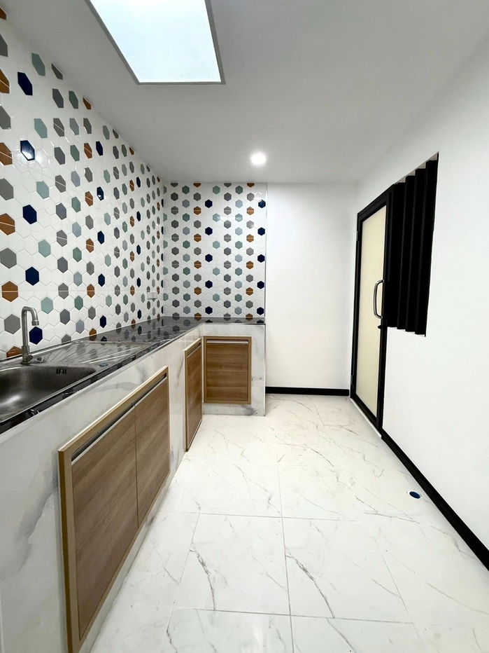 รูป 🏡✨บ้านรีโนเวทใหม่ ทาวเฮ้าส์ชั้นเดียว  โซนสามกอง หลัง รพ.กรุงเทพ หน้าบ้านไม่ชนใคร ทำเลดีใจกลางภูเก็ต เดินทางสะดวก  🏡✨  - รูปที่ 17/21
