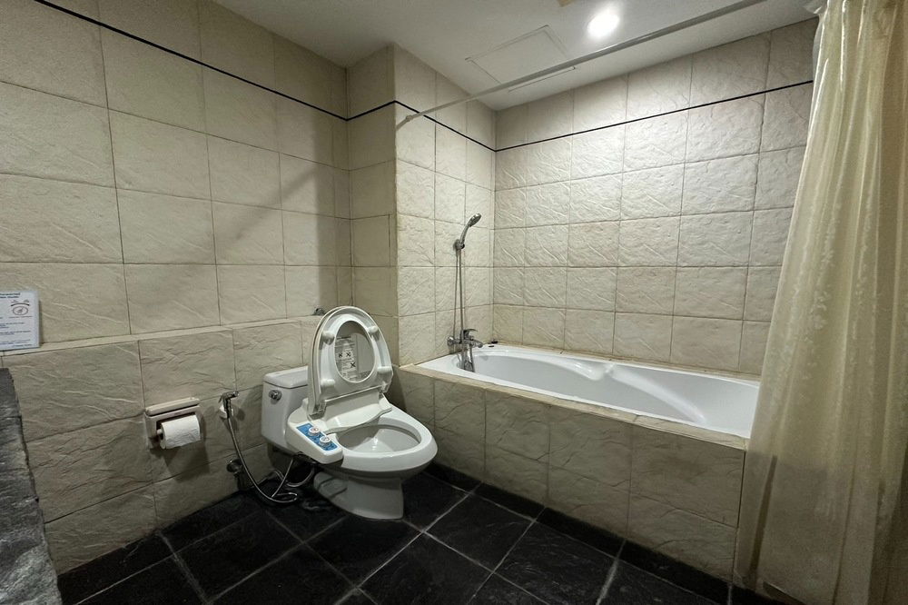 picture 🔥 For Sale  !!🔥 Code C20240900059..........Asoke Place, 1 bedroom, 1 bathroom, high floor, furnished, ready to move in, Special Deal!!📣📣 - 8/11