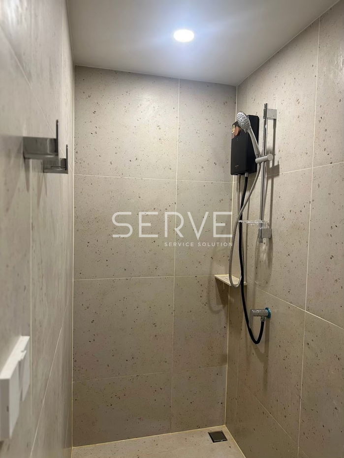 รูป  🔥9K/Mo 1นอน ห้องใหม่ แต่งครบ เฟอร์จัดเต็มมาก คอนโดทำเลดีในย่านรังสิต ใกล้ BTS คูคต 120 ม. @ Nue Cross Khu Khot Station  - รูปที่ 3/4