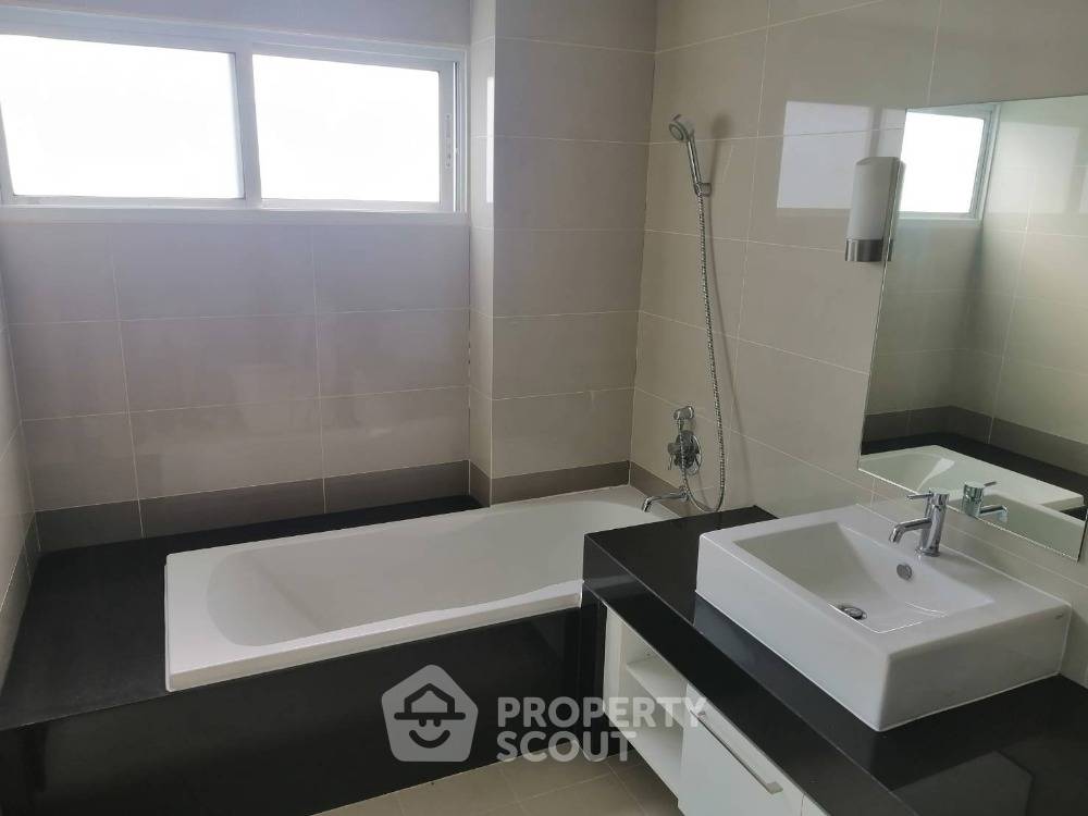 picture 3-BR Condo at Supalai River Resort Charoen Nakhon in Samre (ID 1169385) - 9/11