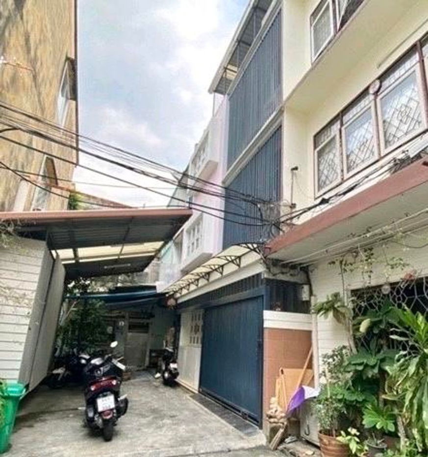 รูป ขายตึกแถวรีโนเวทใหม่ 4 ชั้นครึ่ง 2 คูหา เซนต์หลุยส์ 3 สาทร จันทน์ 18/7 แยก 17 - รูปที่ 2/16