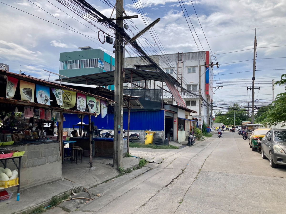 รูป ให้เช่าที่ดิน 198 ตร.วา ใกล้สนามบินสุวรรณภูมิ  ถนนกว้าง รถบรรทุกเข้าออกสะดวก เหมาะสร้าง อาคารสำนักงาน อาคารพาณิชย์ โฮมออฟฟิศ อพาร์ตเมนต์ - รูปที่ 1/3