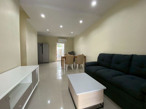 ให้ เช่า ทาวน์โฮม M1198 The Connect Pattanakarn 38 140 ตรม 25 ตรว