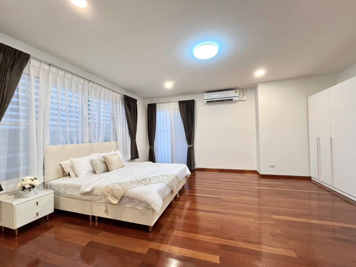 picture ✨ For rent, a luxurious single house, peaceful atmosphere, shady, private, beautiful view, Ratchada Niwet 16 area, near MRT Huai Khwang ✨ - 1/17