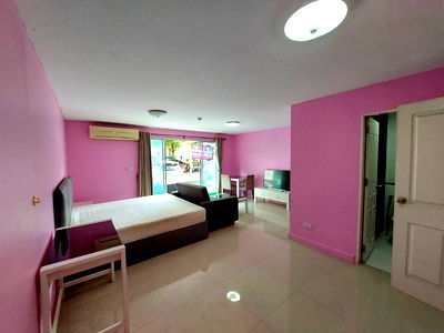Condos for sale : Condo for sale, The Rise B, 30 sq m, 1st floor, can open a shop, lowest price, behind Central Chonburi