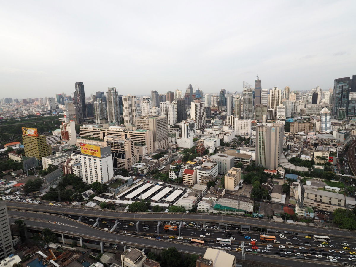 picture ♦ Special Price ♦ Tower C, 35+ Floor | 1 Bedroom, 117.67 sq.m. | Condo skywalk connect to BTS ploenchit and Central Embassy. - 15/16