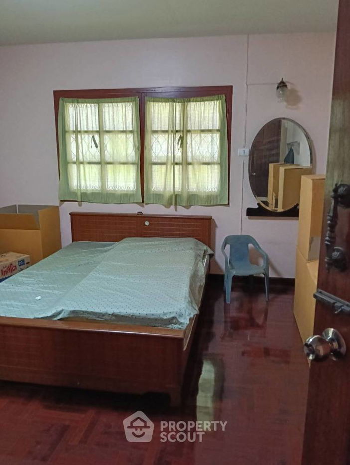 picture 3-BR House near MRT Phra Ram 9 (ID 2026146) - 6/10