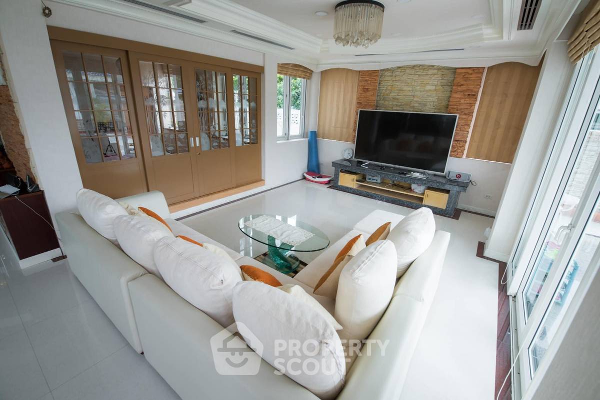 picture 5-BR House near ARL Ramkhamhaeng (ID 1995530) - 10/21