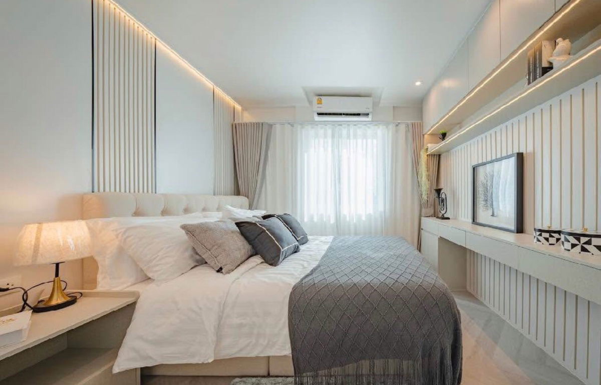 picture Fortune Condo                     Town  - 8/12