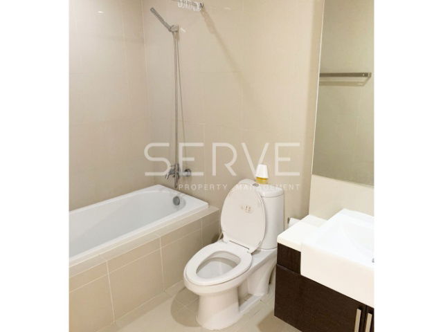picture  1 Bed with Bathtub Nice Room Unblock view  City View Good Location Close to BTS Ari  @  Noble Reflex - 11/11