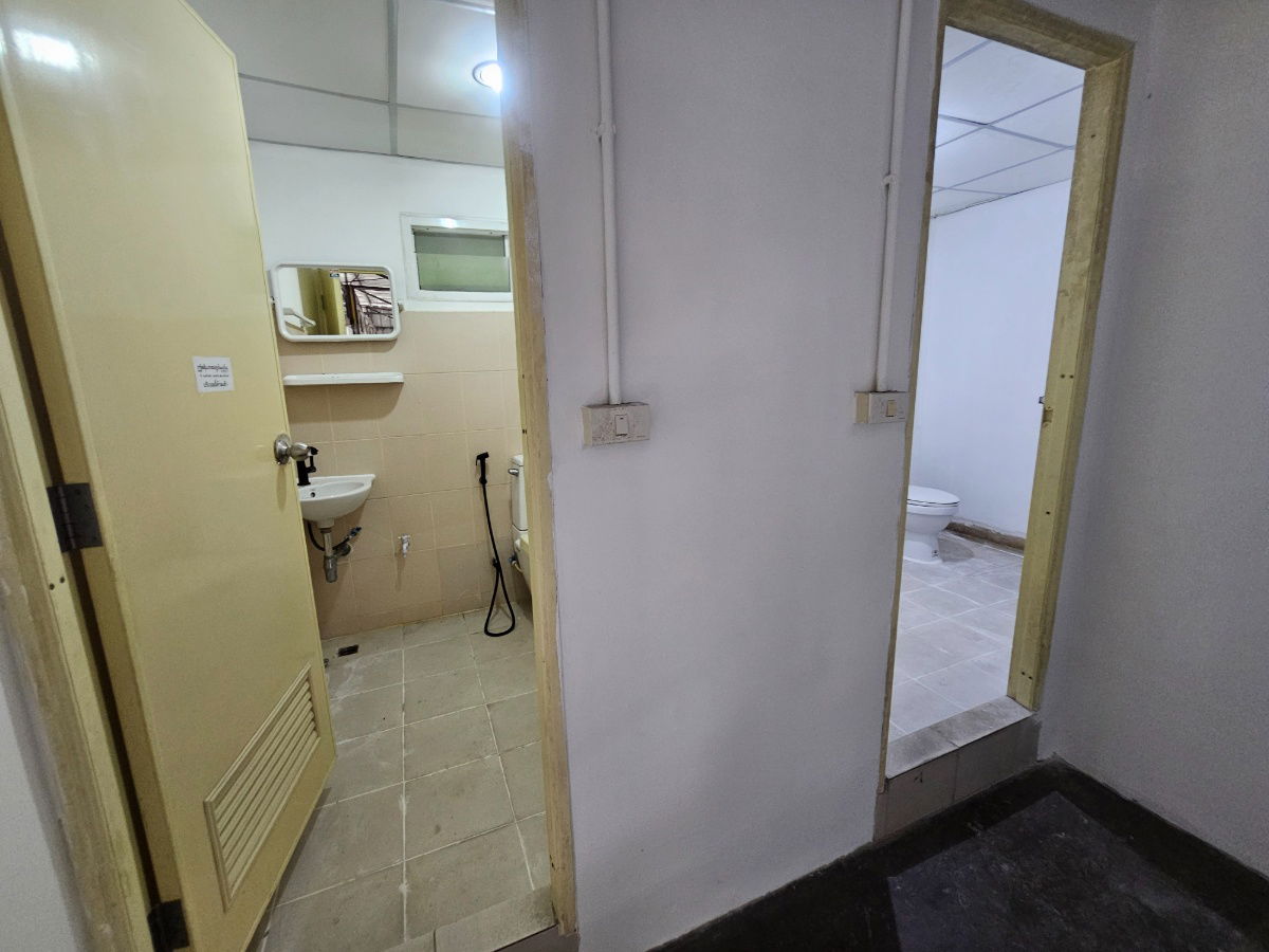 รูป พื้นที่ธุรกิจอเนกประสงค์ 2 ชั้น ให้เช่า 288 ตร.ม. ใกล้รถไฟฟ้าลาดพร้าว 71 ทำสำนักงาน, คลังสินค้า, Pet Shop, Work Shop - รูปที่ 9/17