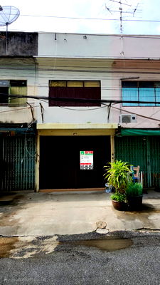 อาคารพาณิชย์ วิทยาลัยพณิชยการธนบุรี : ขายตึกแถว ถนนเจริญนคร60 ตรงข้ามริเวอร์ไซต์ พลาซ่า โรงแรมอวานี่ ริเวอร์ไซต์ เหมาะแก่การรีโนเวทเป็นบ้านอยู่อาศัย เกสต์เฮ้าส์ หรือ Airbnb 