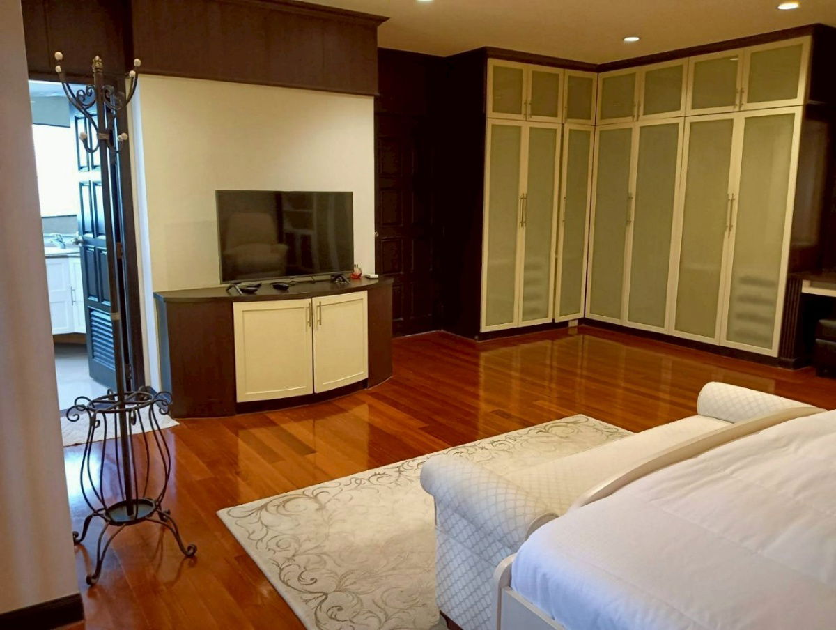รูป Renovate ใหม่มาก พร้อมย้าย ห้องสวย หายาก ระเบียงยาวรอบ ชั้นสูง Duplex 3 นอน ให้เช่า ฟิฟตี้ ฟิฟท์ ทาวเวอร์ - รูปที่ 7/17