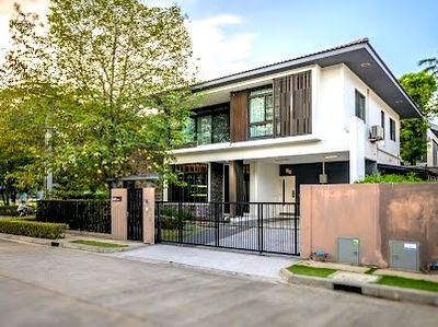 Houses for sale วิทยาลัยเทคนิคราชสิทธาราม : Corner Detached House for Sale — Mantana Kanlapaphruek – Wongwaen Project
