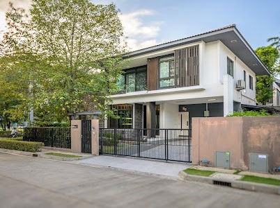 picture Corner Detached House for Sale — Mantana Kanlapaphruek – Wongwaen Project - 1/13