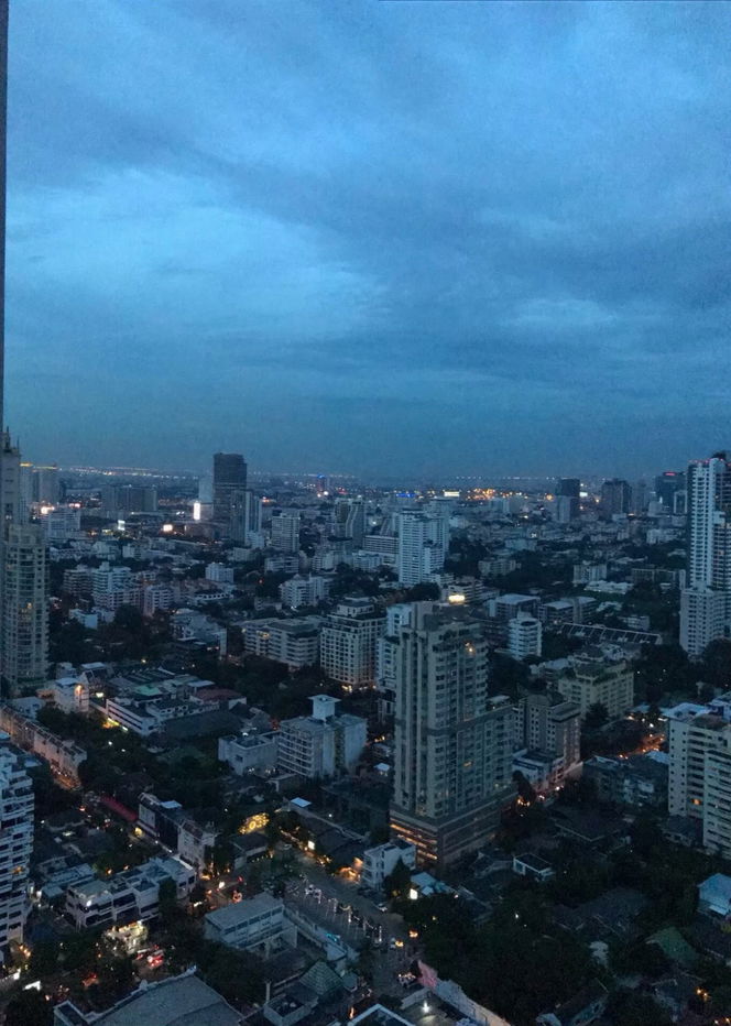 picture Live at the Epicenter of Bangkok's Vibrant Lifestyle! Edge Sukhumvit 23 for Rent. - 3/16