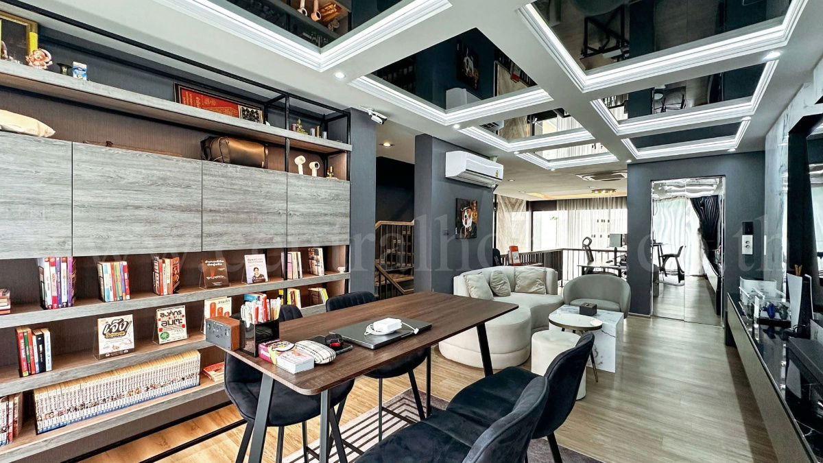 รูป ทาวน์โฮม เธอ ลาดพร้าว 93 ระดับ Luxury 3.5 ชั้น Fully Furnishe มีลิฟต์ในตัว พร้อมอยู่ - รูปที่ 10/19