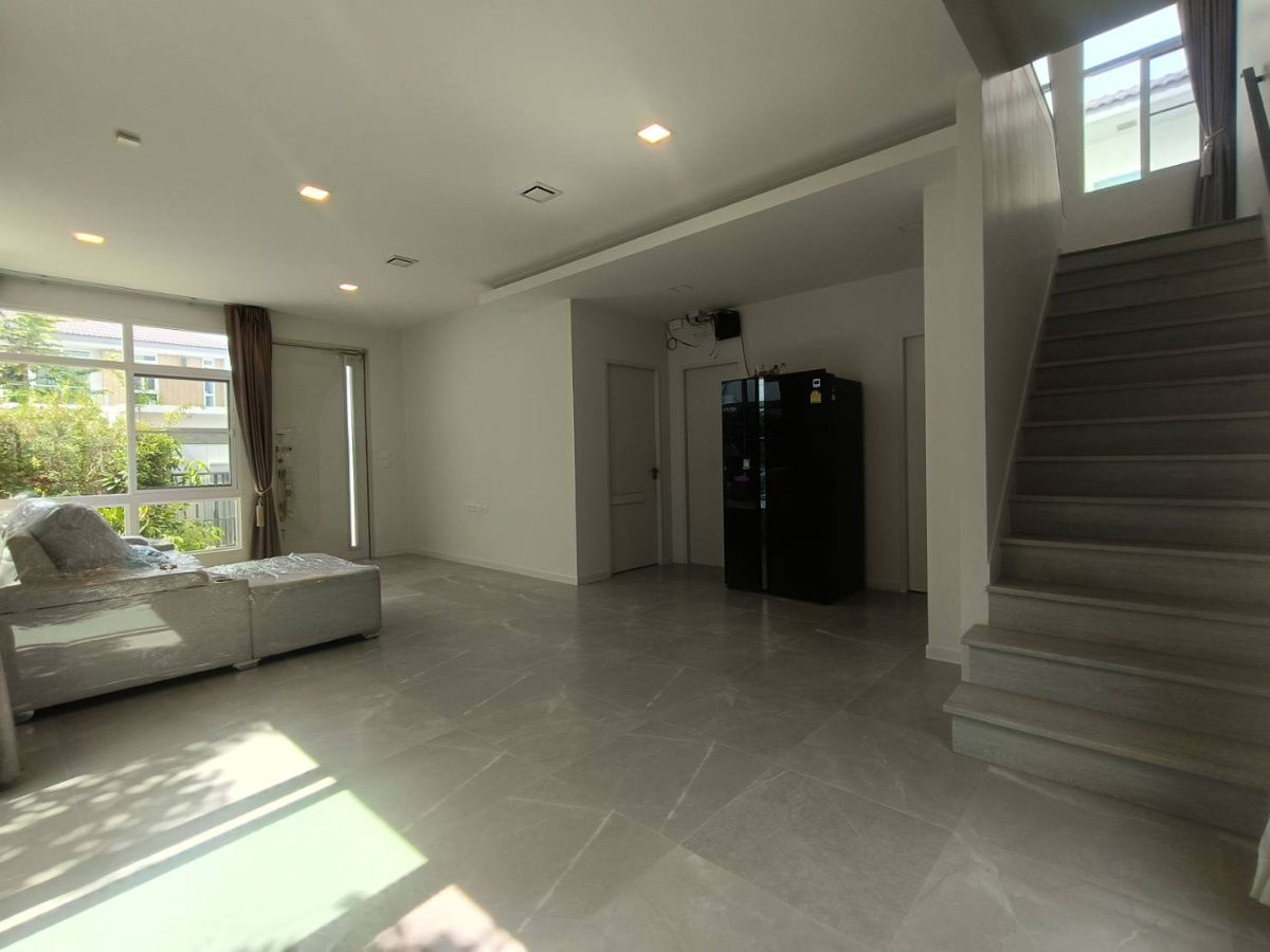 picture Mantana Bangna-Wongwaen | Near Burapha Withi Expressway - 3/16