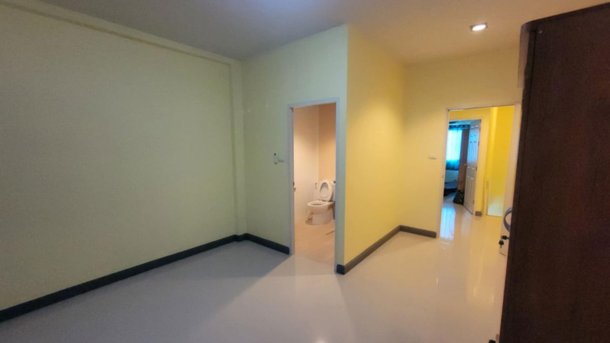 รูป โครงการ บิสพอยท์ 4 อาคารพาณิชย์ 3 ชั้น พร้อมอยู่ ทำเลทองติดถนนใหญ่ ใกล้ไทวัสดุ ถ.ซุปเปอร์ไฮเวย์ เชียงใหม่-ลำปาง เชียงใหม่ ราคา 3,550,000 บาท - รูปที่ 9/23