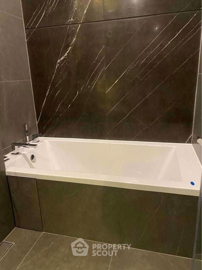 picture 1-BR Condo at The Esse At Singha Complex near MRT Phetchaburi (ID 2001222) - 10/16