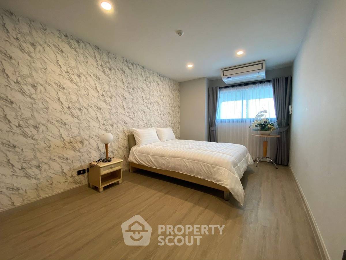 picture 2-BR Condo at Sarin Place Condominium near BTS Ratchayothin (ID 2213881) - 5/12