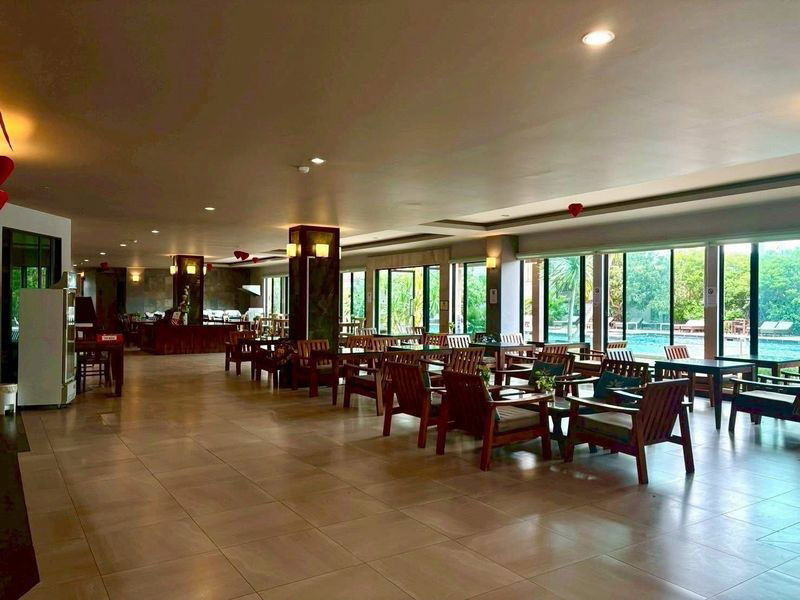 picture For sale: Hotel near Na Jomtien Beach, Sattahip, Chonburi, prime location, ready to operate immediately - 4/11