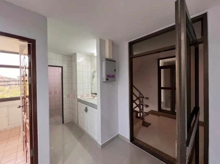 รูป 🏢✨ ให้เช่าสำนักงาน 4 ชั้น ติดถนนบรมราชชนนี 

 - รูปที่ 9/10