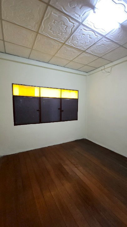 picture A commercial building for sale on CharoenNakorn60, opposite the Riverside Plaza. Avani Riverside Hotel is suitable for investment - 8/13