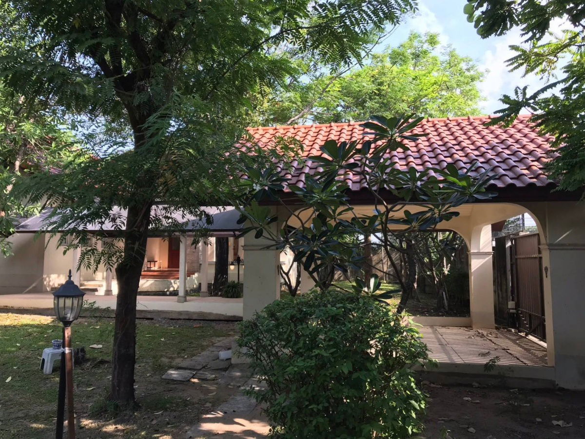 รูป ด่วน! ขายที่ดินพร้อมบ้านเดี่ยว ปุณณวิถี40 สุขุมวิท101 ที่ดิน 192ตร.ว สภาพแวดล้อมดี สงบร่มรื่น ใกล้ BTSปุณณวิถี วชิรธรรม อุดมสุข ศรีนครินทร์ 0879074045 - รูปที่ 2/7