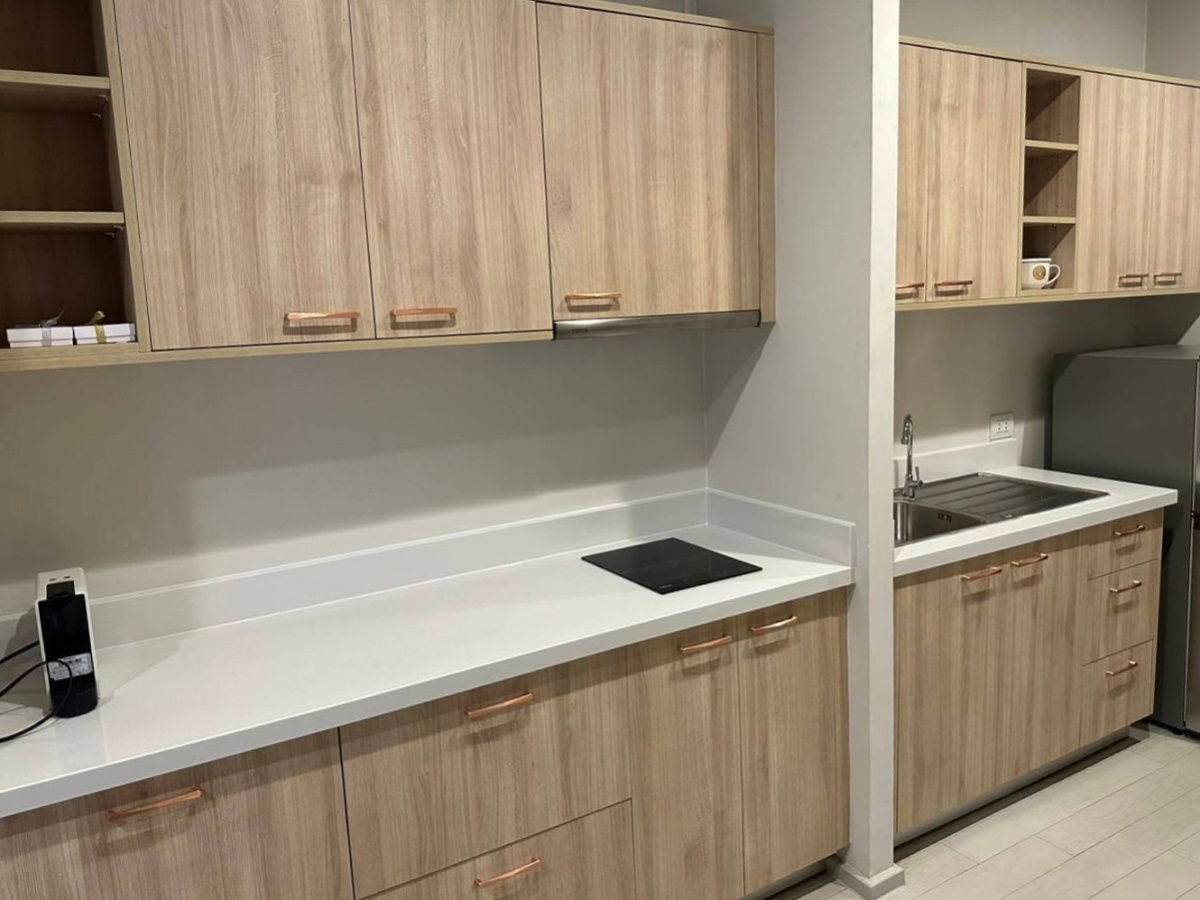 picture ♦ Prime Location ♦ Tower A, 10+ Floor, Type A05 | 1 Bedroom, 47.00 sq.m. | Condo skywalk connect to BTS ploenchit and Central Embassy. - 2/11